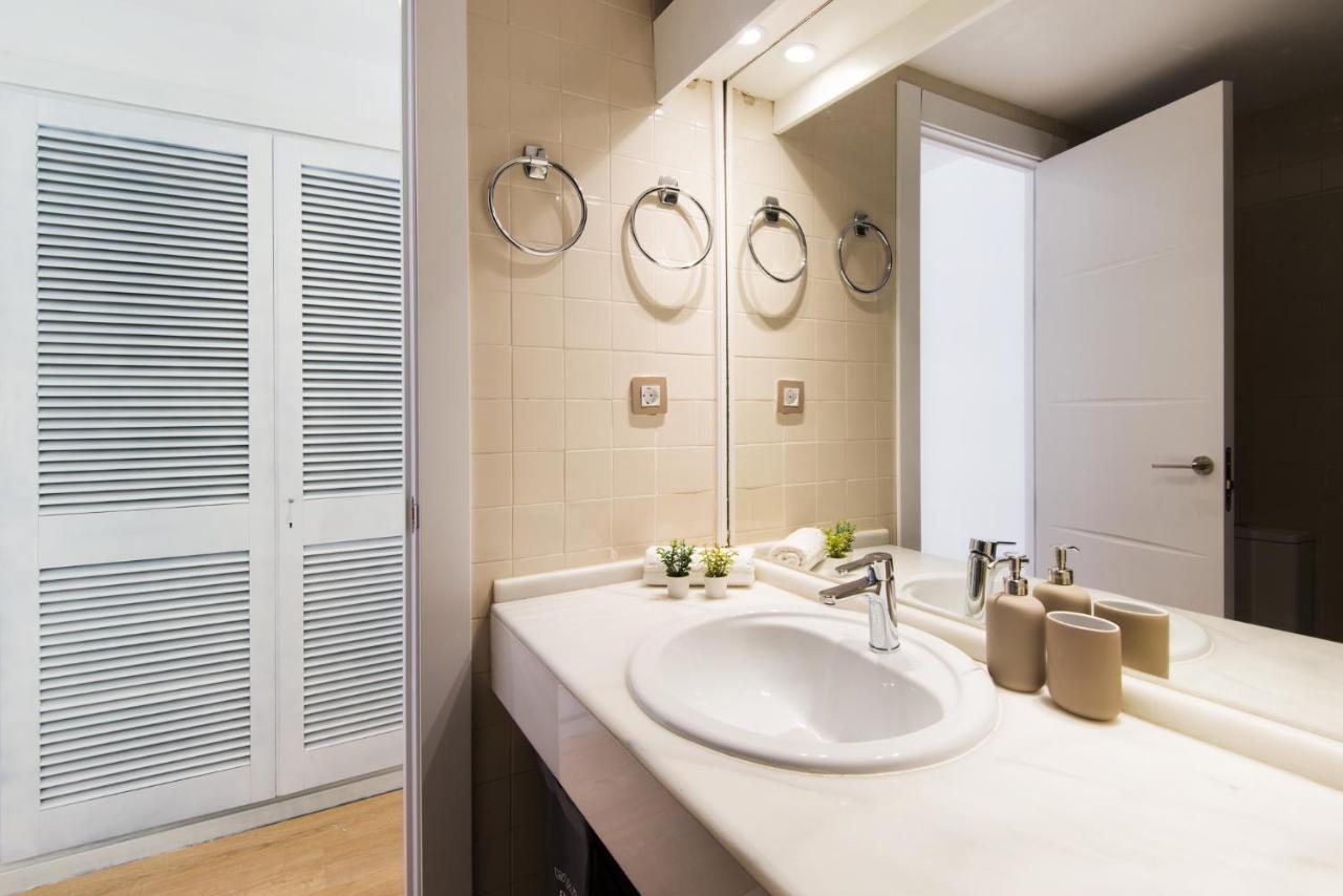 Aloha Puerto Private Apartment 1St Line Carihuela Beach Torremolinos Luaran gambar