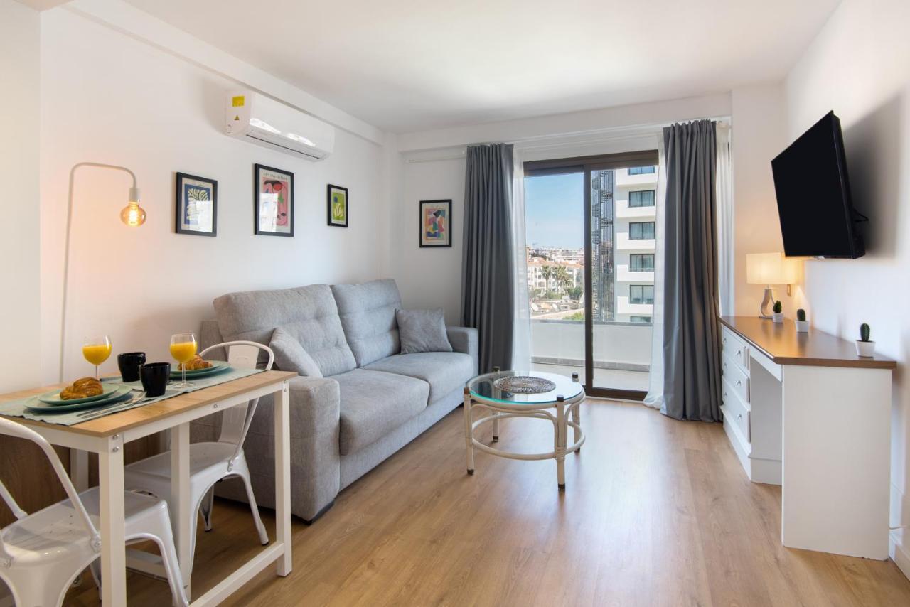 Aloha Puerto Private Apartment 1St Line Carihuela Beach Torremolinos Luaran gambar