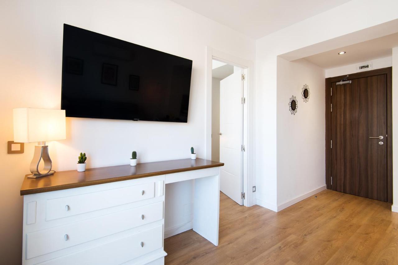 Aloha Puerto Private Apartment 1St Line Carihuela Beach Torremolinos Luaran gambar